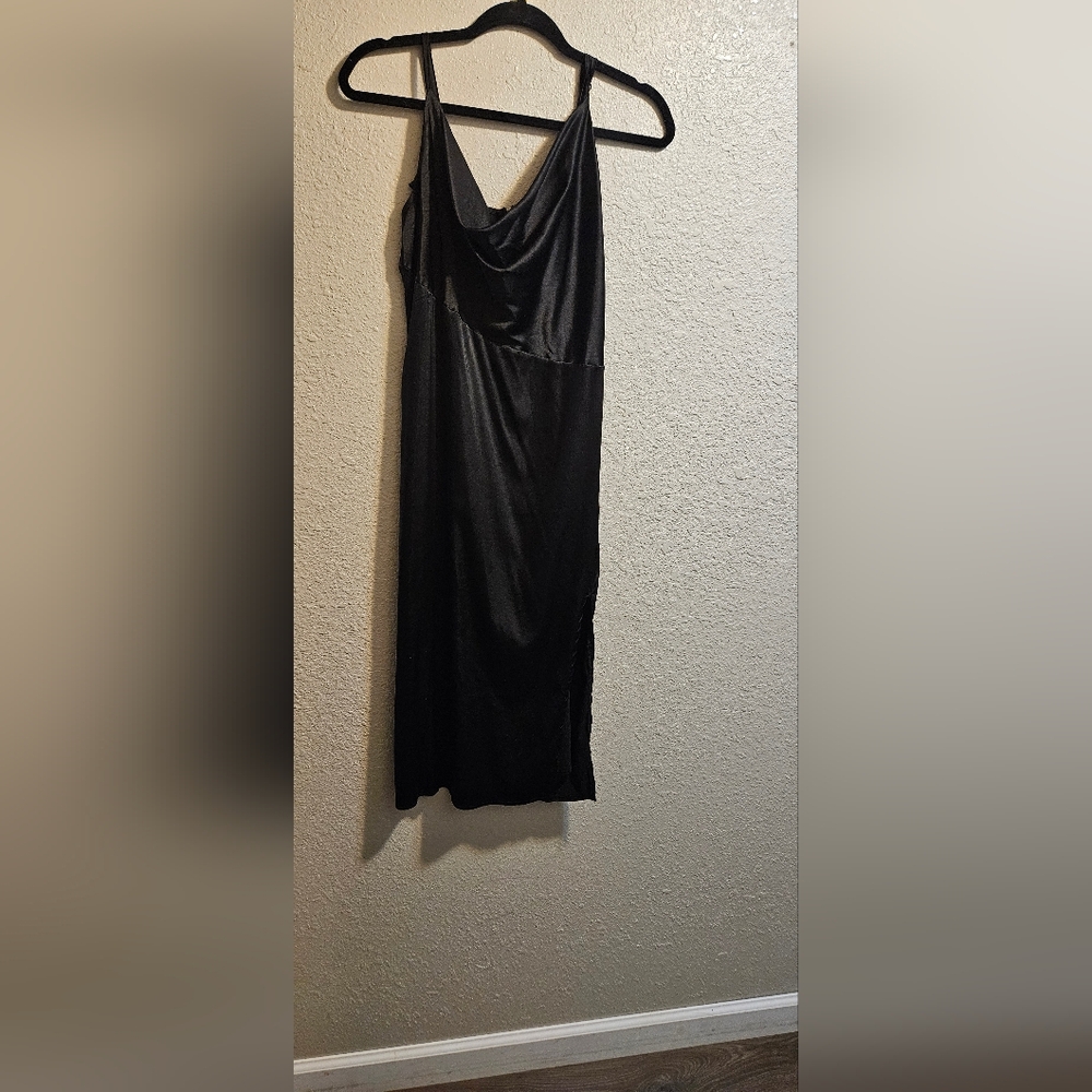 Elegant Black Midi Dress